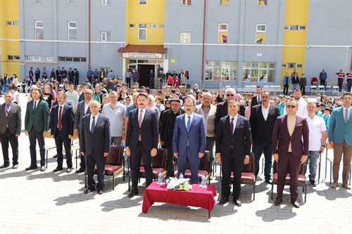 Valimiz Sayın Abdullah AYAZ'ın Teşrifleriyle Halı Saha Açılışı Gerçekleştirildi.