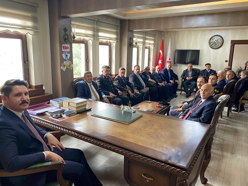 Ramazan Bayramı Münasebetiyle Kaymakamlığımızda Bayramlaşma Programı Düzenlendi.